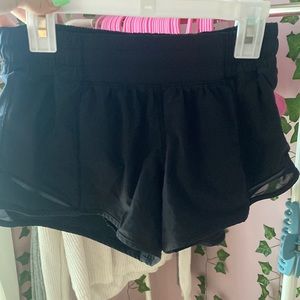 hottie hot high rise 2.5” lululemon shorts